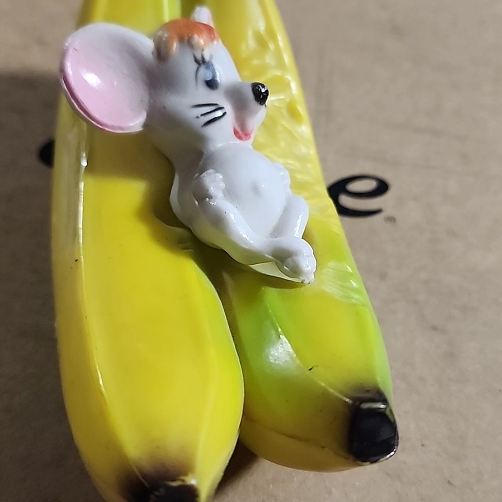 Vintage Hard Plastic Bank Big Eared Mouse Banana - Picture 3 of 5